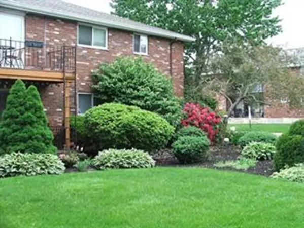 Weymouth, MA 02190,28 Fountain Ln #14