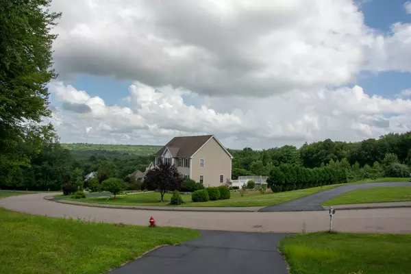 Uxbridge, MA 01569,51 Elmshade Dr