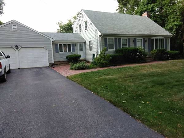 49 Chestnut Hill Dr, Seekonk, MA 02771