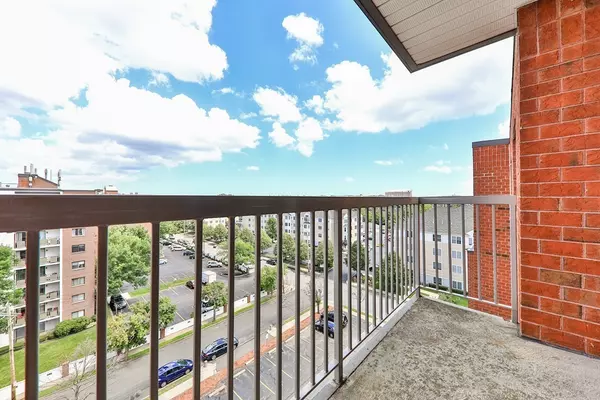 Medford, MA 02155,30 Revere Beach Pkwy #804