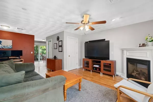 Fall River, MA 02720,5239 N Main St #18