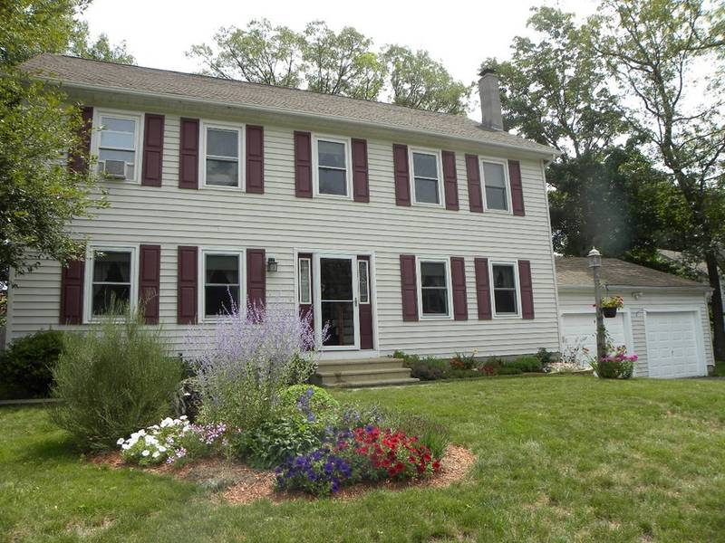 14 Pioneer Lane, Auburn, MA 01501