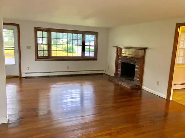 Yarmouth, MA 02664,11 Captain Simmons Rd