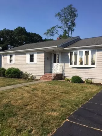 17 Frank St, Acushnet, MA 02743