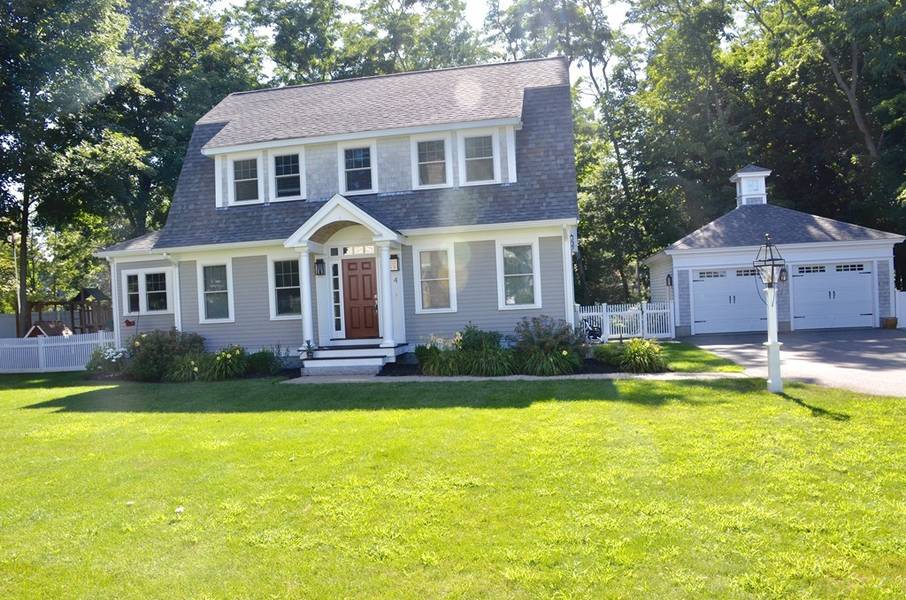 4 Hitching Post Ln, Amesbury, MA 01913