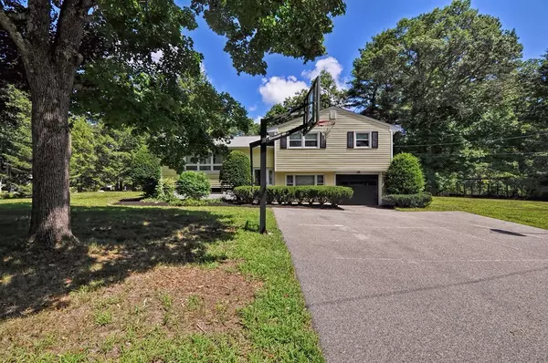Medfield, MA 02052,18 Fairview Road