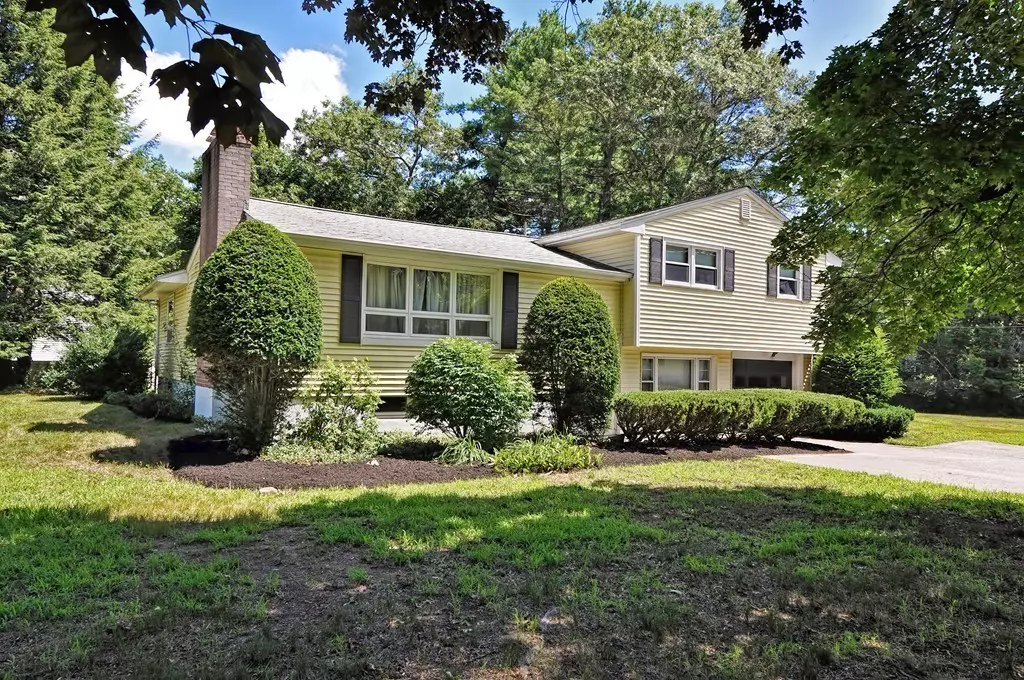 Medfield, MA 02052,18 Fairview Road