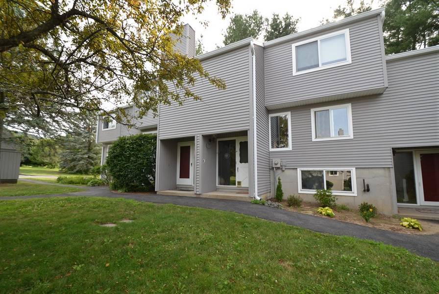 48 Autumn Lane #48, Amherst, MA 01002