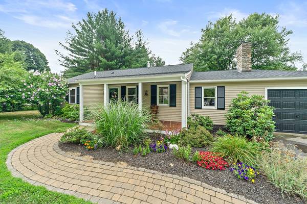 39 Davis St, Hanover, MA 02339