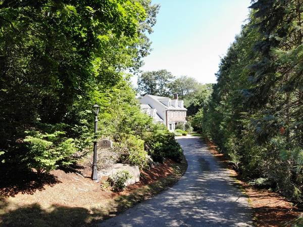 45 Arnold Rd, Wellesley, MA 02481