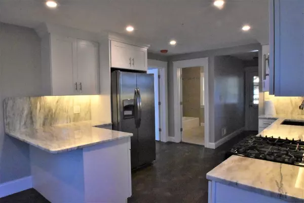 Hamilton, MA 01982,106 Asbury Street