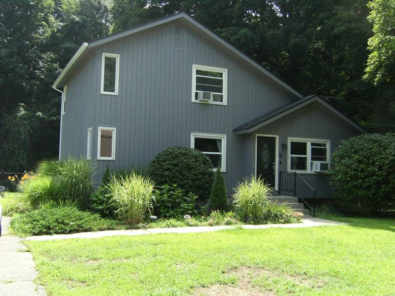 28 Woodbridge Lane, Westfield, MA 01085