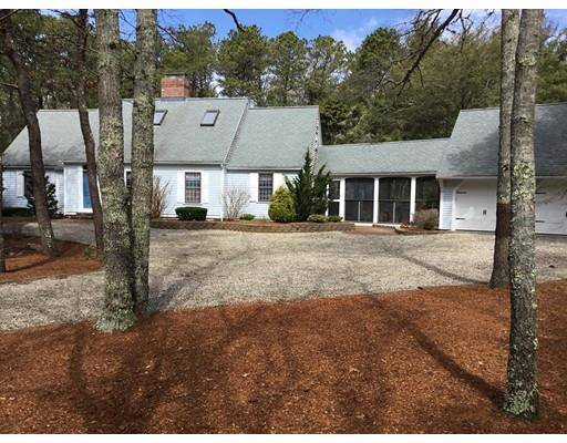 25 The Morgan Cir, Mashpee, MA 02649