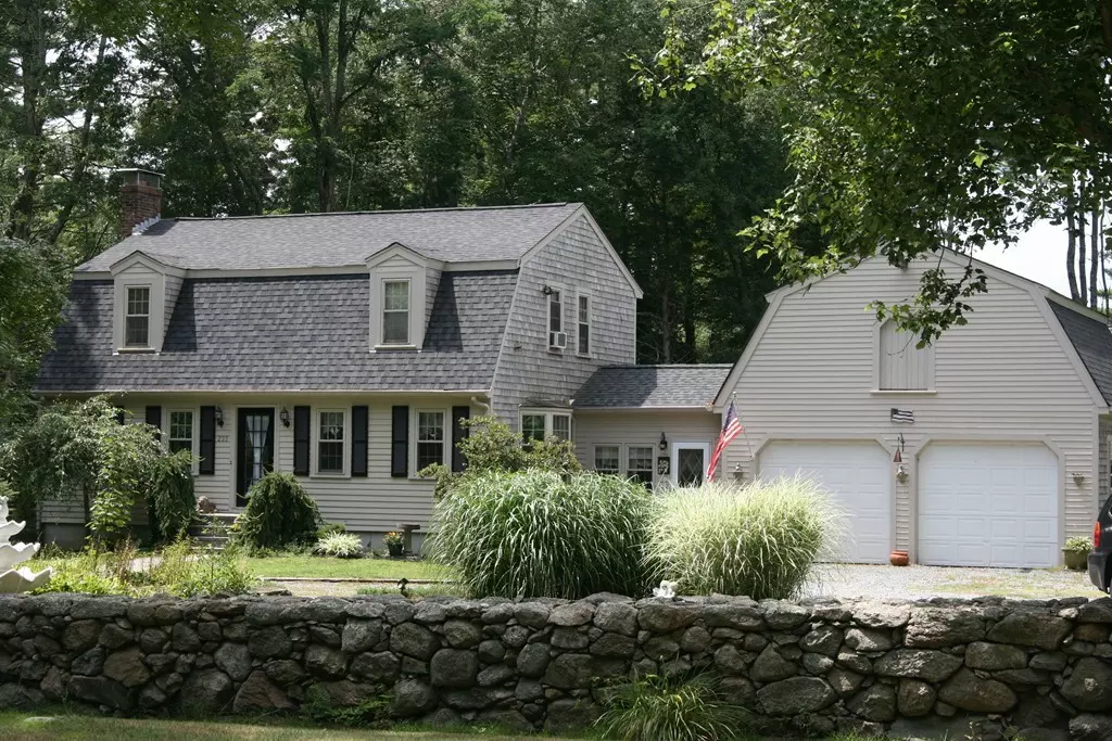 Acushnet, MA 02743,233 Perry Hill Rd