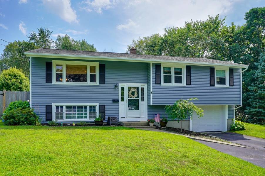 25 Bradford Rd, Hudson, MA 01749