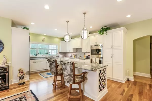 Falmouth, MA 02536,49 Highwood Ln