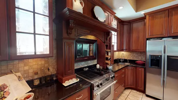 Chelmsford, MA 01824,37 Westview