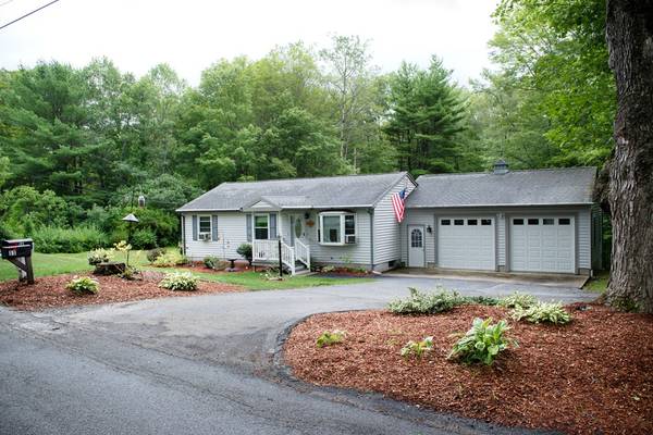 16 Center Rd, Dudley, MA 01571