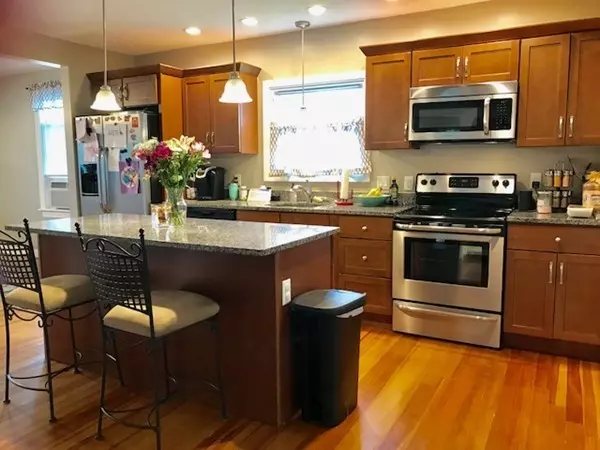 Uxbridge, MA 01569,14 Pulaski Street