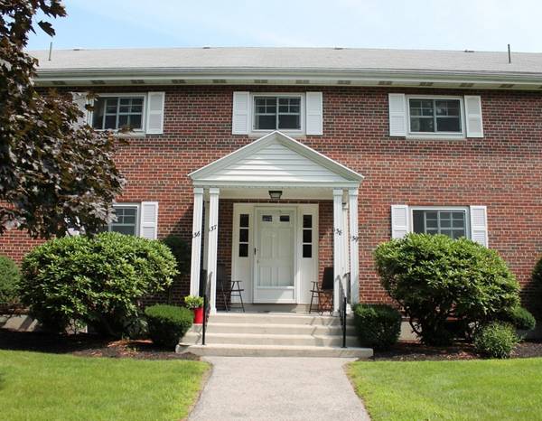 Lexington, MA 02420,136 Emerson Gardens #136