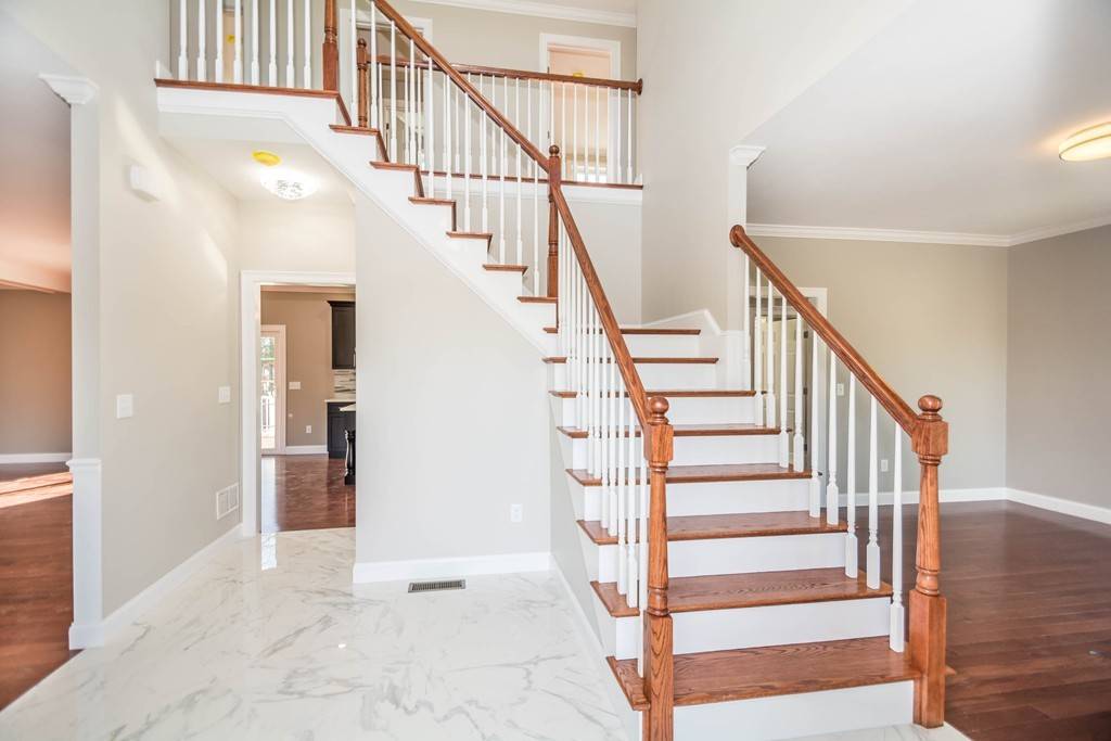 Dracut, MA 01826,11 Beechnut Rd
