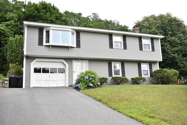 7 Briarwood Rd, Woburn, MA 01801