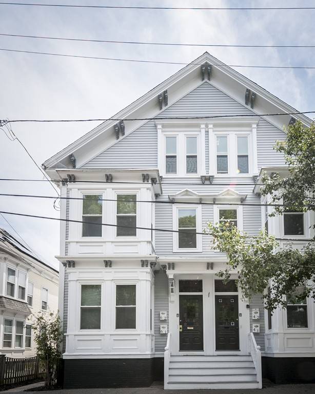 Salem, MA 01970,6 Boardman Street #2