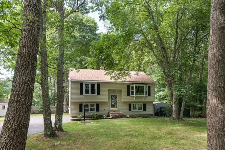 138 Birchwood Dr, Taunton, MA 02718