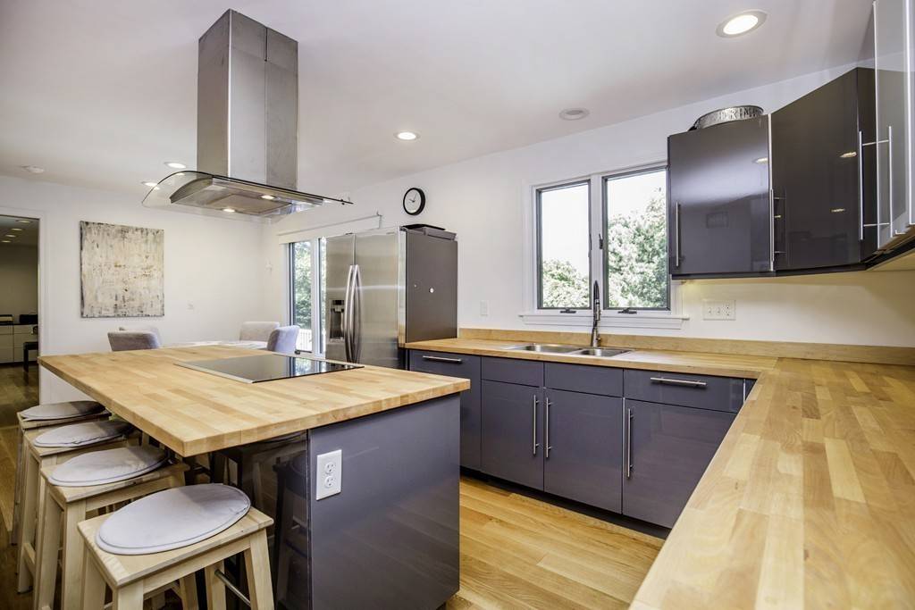 Marblehead, MA 01945,39 Pinecliff Dr