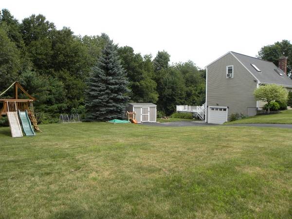 Charlton, MA 01507,4 N Meadow Ln