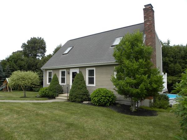 4 N Meadow Ln, Charlton, MA 01507