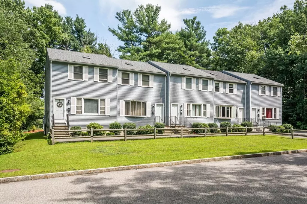 Dracut, MA 01826,801 Robbins Avenue #5