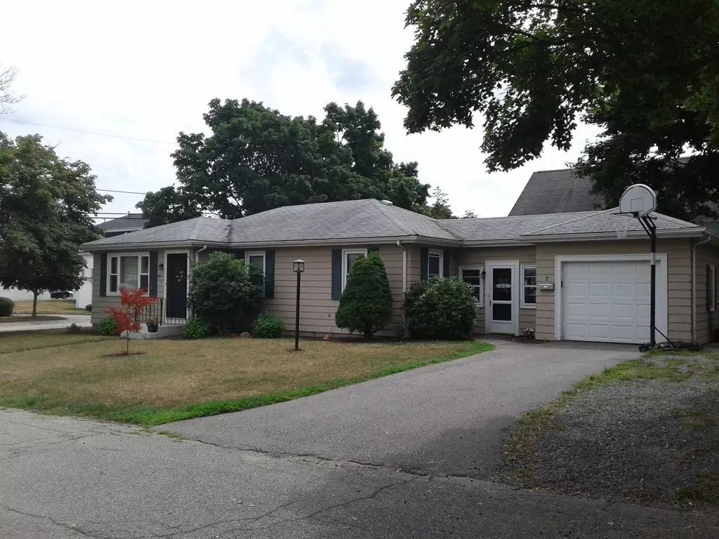 Somerset, MA 02726,7 Dias Terrace