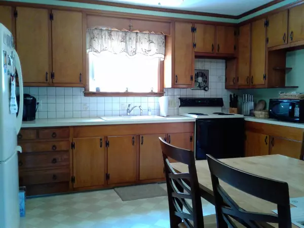 Somerset, MA 02726,7 Dias Terrace