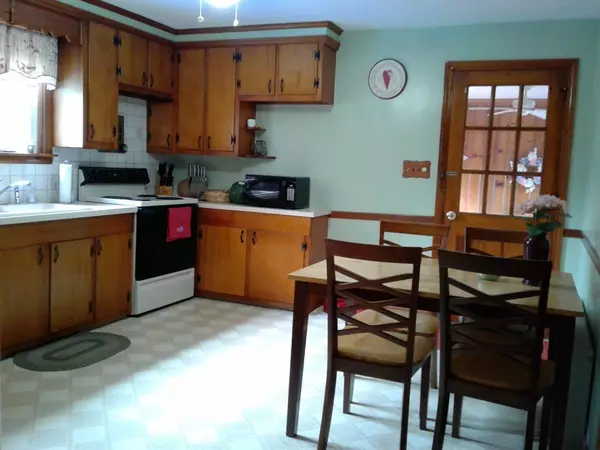 Somerset, MA 02726,7 Dias Terrace