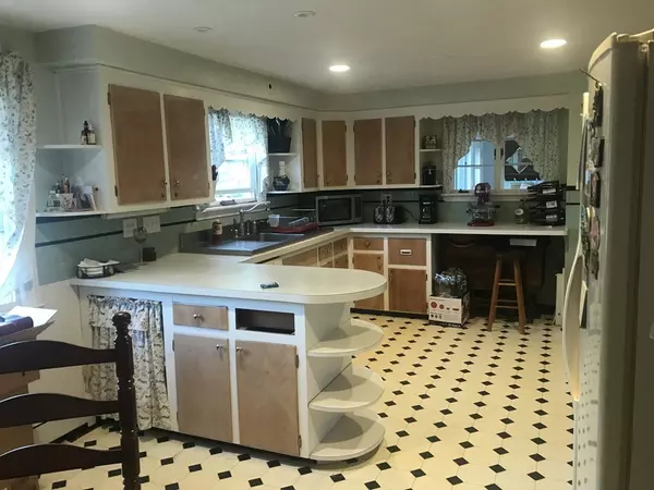 Westport, MA 02790,313 Davis Rd