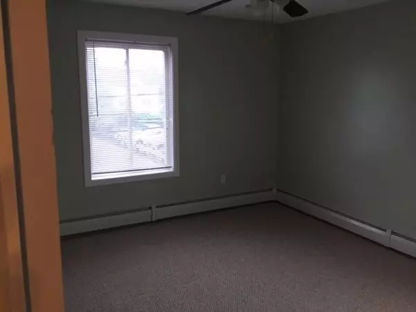 Warren, RI 02885,341 Metacom Ave #2F