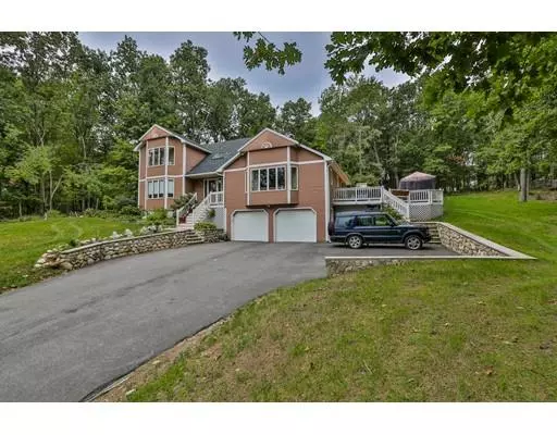 5 Grandview Rd, Methuen, MA 01844