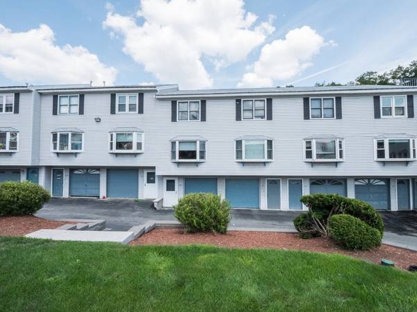 30 Angle St #40, Lowell, MA 01851