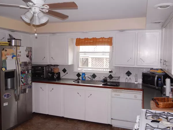 Fall River, MA 02724,692 S Almond St