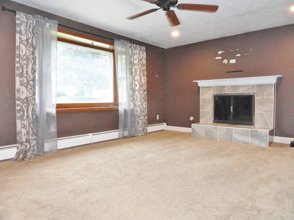Rutland, MA 01543,9 Edith Lane