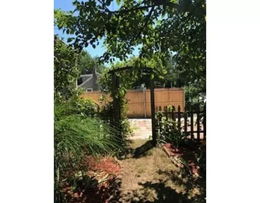 Warren, RI 02885,7 Munro Ave