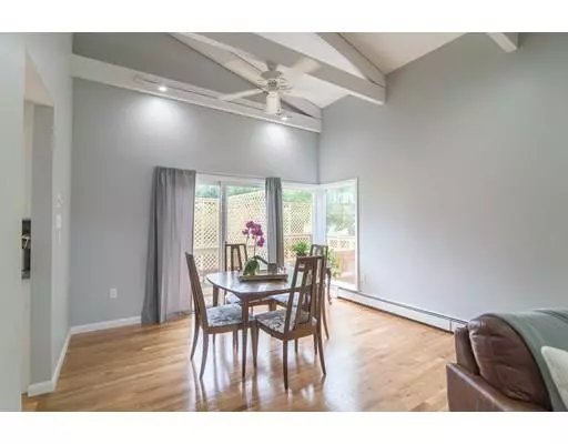 Somerset, MA 02726,9 Loire St