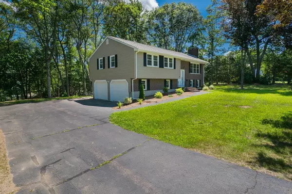 Walpole, MA 02032,16 Squire Ct