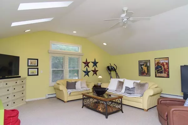 Leominster, MA 01453,21 Field Rd