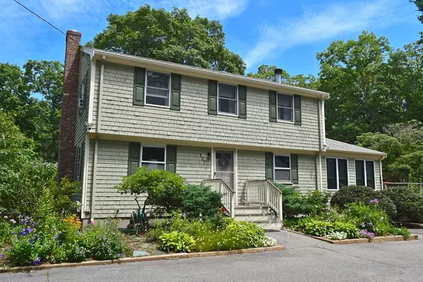 137 Hathaway St, Wareham, MA 02571