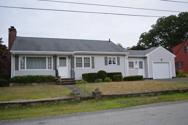 15 Evans St, Somerset, MA 02726