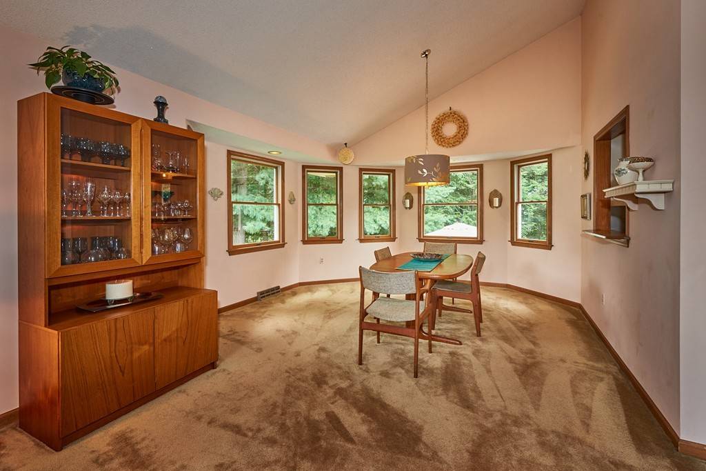 Westfield, MA 01085,91 Pineridge Dr