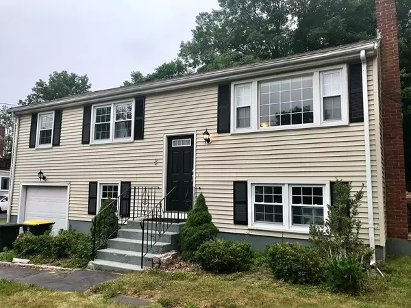 8 Carpenter Dr, Franklin, MA 02038