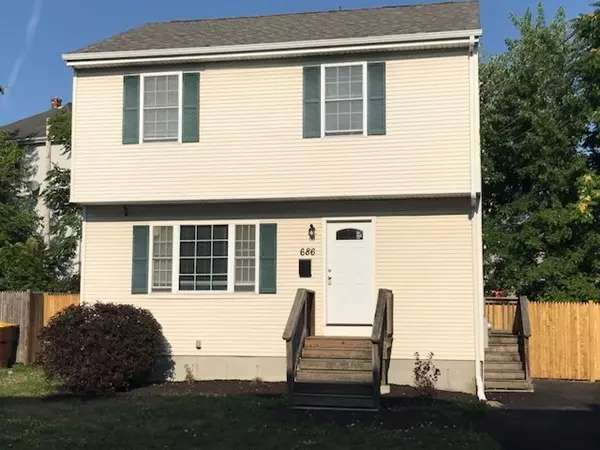 686 Quarry St, Fall River, MA 02723